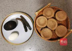 Illustration of how to make black whole wheat steamed buns 17