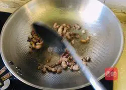 Illustration of how to make mutton noodles 4