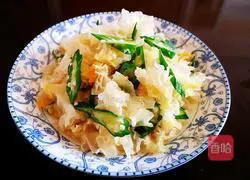 Illustration of how to make okra mixed with white fungus 10