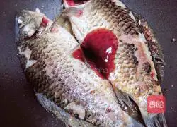 Winter Melon, Coix Seed and Crucian Carp Soup Recipe Illustration 8