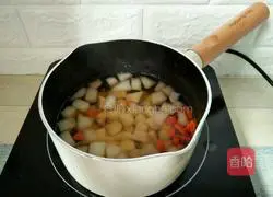 Illustration of how to make water chestnuts and pear syrup 9