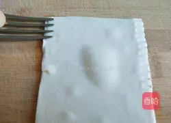 Illustration of how to make carrot and potato shredded pocket cake 6