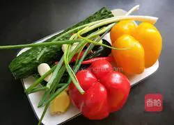 Illustration of how to make cold cucumbers and peppers 2