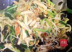 Illustration of how to make scissor noodles ✂️18