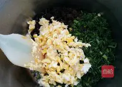 Illustration of how to make fennel pie 8