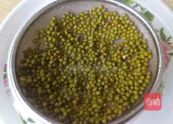 Illustration of how to make mung bean soup 3