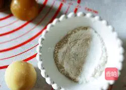 Illustration of how to make lotus paste and egg yolk mooncakes 12