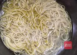 Illustration of how to make hot dry noodles (authentic Wuhan hot dry noodles) 8