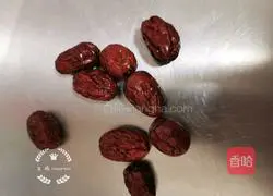 Illustration of how to make purple potato and red date donuts 2