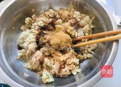 Illustration of how to make pickled cabbage dumplings 8