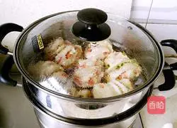 Illustration of how to make scallion and ham rolls 12