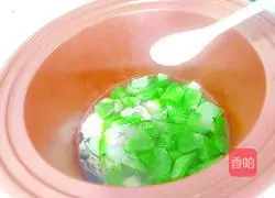 Illustration of how to make lettuce and chicken soup 12