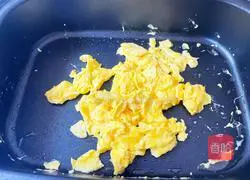 Illustration of how to make tomato, cucumber and scrambled eggs 5