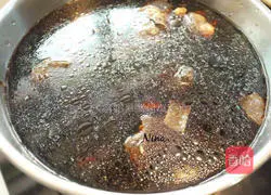 Illustration of how to make ginseng and black chicken soup 7