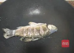 Illustration of how to make crucian carp tofu soup 5