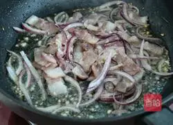 Illustration of how to make stir-fried pasta with black pepper, mushrooms and bacon 7