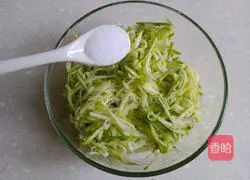 Illustration of how to make zucchini paste 2