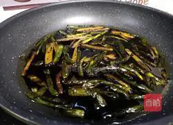 Illustration of how to make noodles with scallion oil and boiled eggs 9