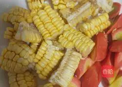 Illustration of how to make corn, kelp, radish, mushrooms and pork ribs soup 3