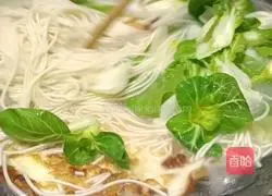 Green vegetable and egg noodle soup Illustration of how to do it 6