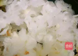 Illustration of how to make lotus seed, lily and tremella soup 6