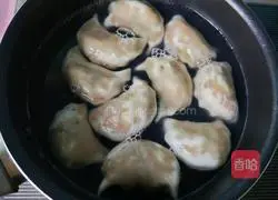 Illustration of how to make dumplings stuffed with sophora flower stuffing 16