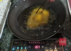 Illustration of how to make Datong oil cake 7