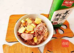 Illustration of how to make mushroom and chicken soup 5