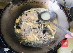 Illustration of spicy and sour shredded pork soup 10