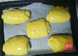 Illustration of how to make butter hand-torn bread 13