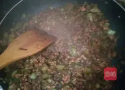 Illustration of how to make fried noodles for the Lantern Festival on the 15th day of the first lunar month 7