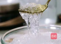 Red Dates Illustration of how to make stewed snow swallow with wolfberry 2