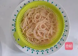 Illustration of how to make tomato meat sauce pasta 3