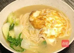 Illustration of how to make vegetable and egg noodle soup 9