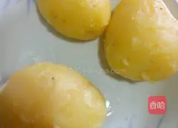 Illustration of how to make potato pancakes 1