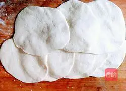 Illustration of how to make leek, egg and tofu buns 9