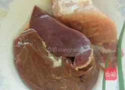 Illustration of how to make pork liver soup 1