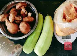 How to make melon and shiitake mushroom chicken soup Illustration 2