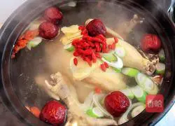 Illustration of how to make mushroom nourishing chicken soup 4