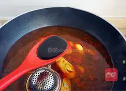 Illustration of how to make spicy braised chicken feet 10