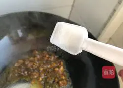 Illustration of how to make braised noodles with fennel 17