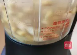 Illustration of how to make peanut thick soy milk 8