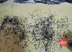 Illustration of how to make black sesame rolls 13