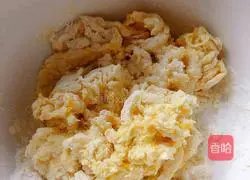 Illustration of how to make pumpkin teething biscuits 4