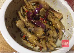 Illustration of Sichuan Style Double Pepper Spicy Pickled Chicken Feet 13