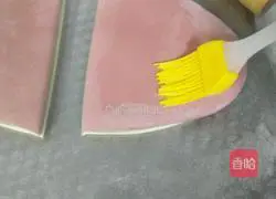 Illustration of how to make three-color steamed buns 4