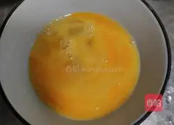 Illustration of how to make cabbage and egg fried pancakes 3