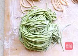 Illustration of how to make colorful vegetable noodles 16