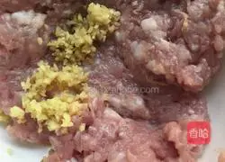 Illustration of how to make tomato, tofu and meatball soup 1