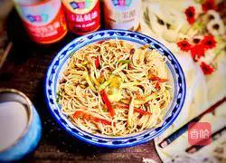 Illustration of how to make spicy and sour cucumber noodles 12